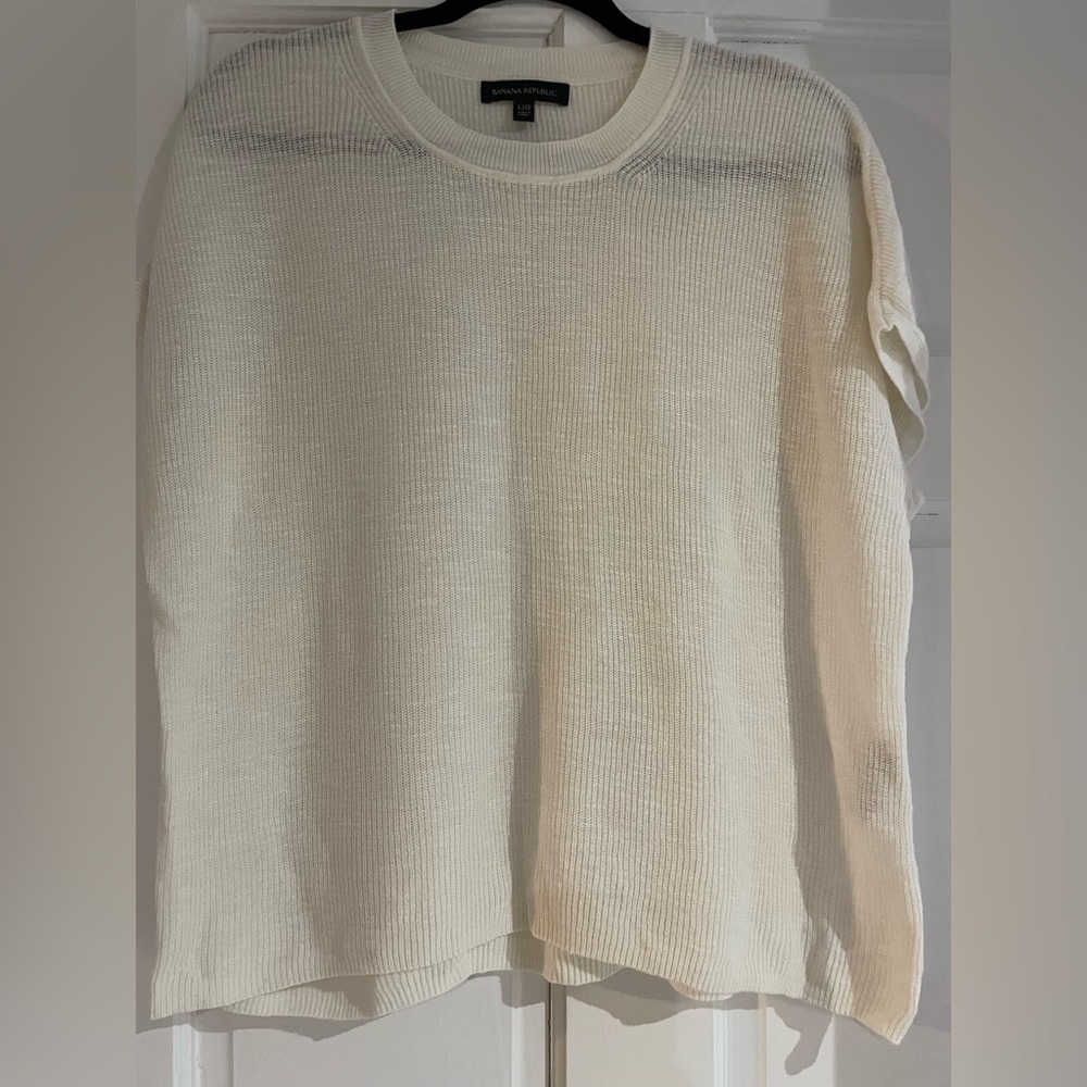 Banana Republic Cream Crew Neck Sweater Soft Knit Classic Design